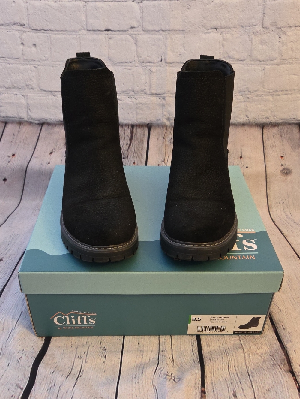 Cliffs by WHITE MOUNTAIN Black Suede Lug Chelsea Boots Size 8.5